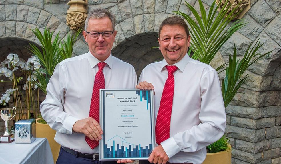 Paul Cromey (R) site manager of Nerrols Grange, receiving his 2019 NHBC Pride in The Job Quality award